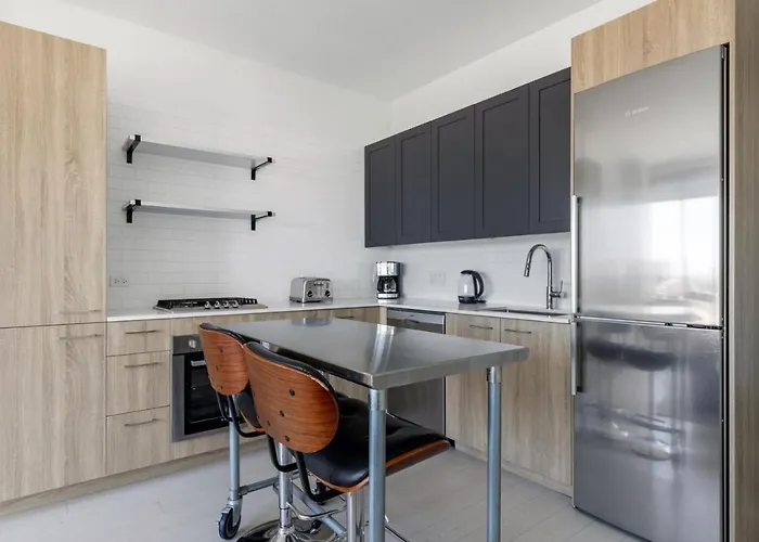 W Loop W Gym Pool Coworking Nr Uic Chi-396 * Chicago