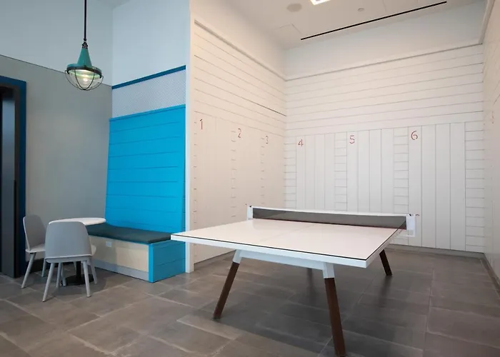 W Loop W Gym Pool Coworking Nr Uic Chi-396 * Chicago