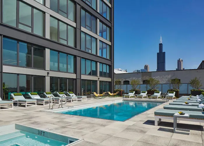 W Loop W Gym Pool Coworking Nr Uic Chi-396