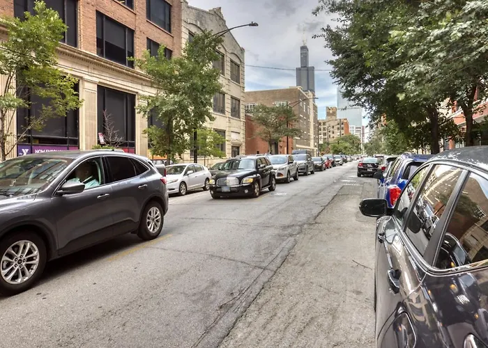 W Loop W Gym Pool Coworking Nr Uic Chi-396 * Chicago